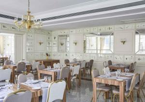 Gallery image of FH55 Grand Hotel Palatino in Rome