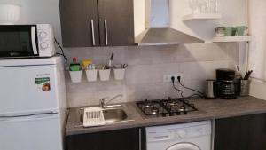Kuchyňa alebo kuchynka v ubytovaní Apartamento Moriones A. A150 m del mar en centro de ciudad