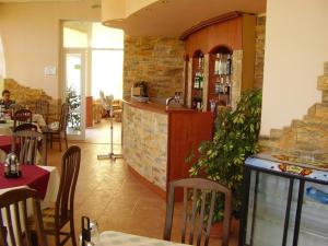Un restaurant sau alt loc unde se poate mânca la Pancho Family Hotel
