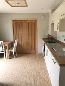Dapur atau dapur kecil di Coastal Retreat +10 gambar