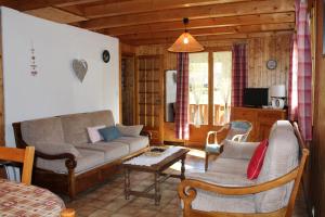 a living room with a couch and a table at Tifanlo in Samoëns