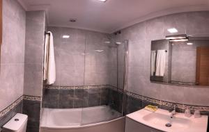 Koupelna v ubytování Apartamentos Augusto
