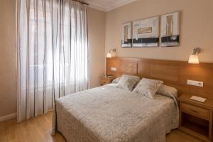 Postel nebo postele na pokoji v ubytování Hostal Santillan
