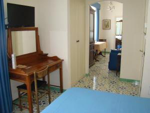 TV a/nebo společenská místnost v ubytování Sorrento Inn Guesthouse