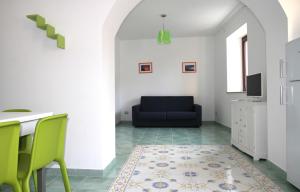 a living room with a couch and a table at Appartamento ALICANTE in Canneto