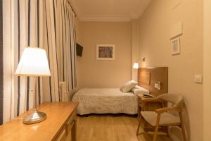 Postel nebo postele na pokoji v ubytování Hostal Santillan