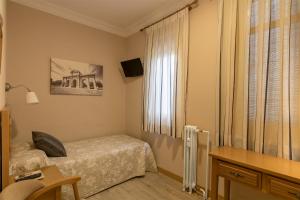 Postel nebo postele na pokoji v ubytování Hostal Santillan