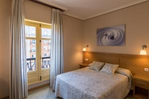 Postel nebo postele na pokoji v ubytování Hostal Santillan
