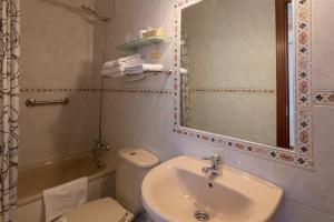 Koupelna v ubytování Hostal Santillan