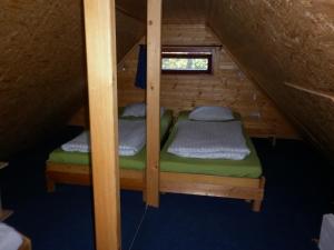 Postel nebo postele na pokoji v ubytování CHATA STRÁŽ