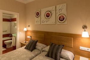 Postel nebo postele na pokoji v ubytování Hostal Santillan