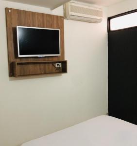 a room with a tv on a wall with a bed at Hotel Center Plaza Plus in Cúcuta +16 photos