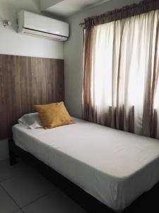 Llit o llits en una habitació de Hotel Center Plaza Plus