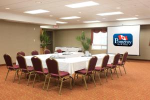 Konferenční prostory v ubytování Pomeroy Inn and Suites Chetwynd