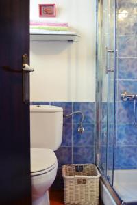 A bathroom at Casa Rural Etxaluze