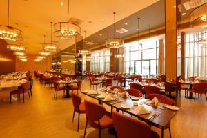 Um restaurante ou outro lugar para comer em Royal Palm Tower Anhanguera