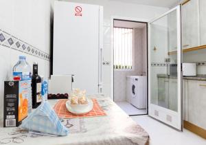 Kuchyňa alebo kuchynka v ubytovaní Apartment Rambla Tarragona Free parking