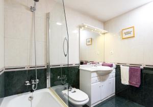 Kúpeľňa v ubytovaní Apartment Rambla Tarragona Free parking + 26 fotografií