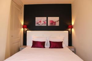 Postel nebo postele na pokoji v ubytování Amsterdam Jewel Canal Apartments