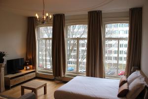 Postel nebo postele na pokoji v ubytování Amsterdam Jewel Canal Apartments