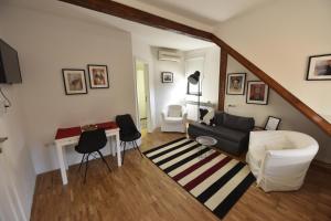 Posedenie v ubytovaní Apartments ZAGREB TALES