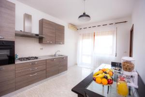 a kitchen with a bunch of fruit on a counter at Quelli della via Gluck in Rome