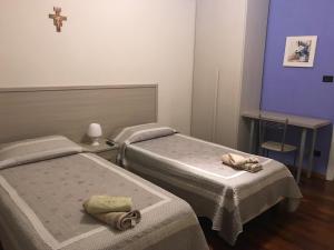 Postel nebo postele na pokoji v ubytování B&B Domus Benedicta