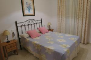 a bedroom with a bed with two pink pillows at Balcon del mar in Morche +29 photos
