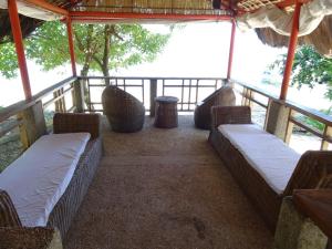 Postel nebo postele na pokoji v ubytování Palawan SandCastles