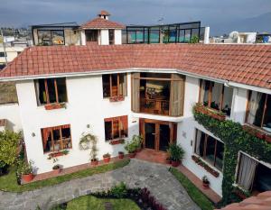 an aerial view of a white house with a red roof at Hotel Rincon Aleman in Riobamba