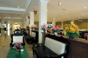 Lobby o reception area sa Hotel Sinar 1