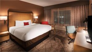 Ένα ή περισσότερα κρεβάτια σε δωμάτιο στο Best Western Executive Residency IH-37 Corpus Christi