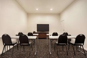 Kawasan bisnes dan/atau bilik persidangan di Travelodge by Wyndham Guernsey