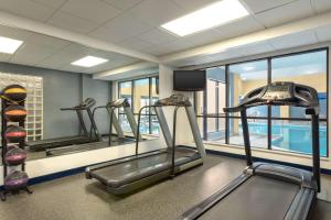 Gimnàs o zona de fitness de Days Inn by Wyndham Fargo