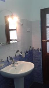 A bathroom at Sun View Resort Kithalella