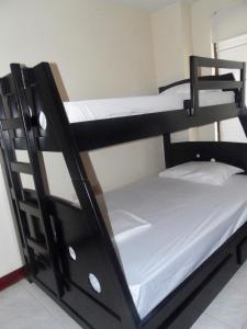 Poschodová posteľ alebo postele v izbe v ubytovaní El Rodadero Atlantis