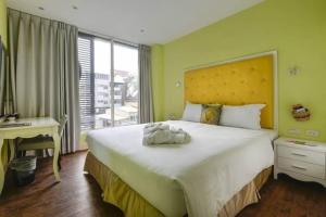 Ένα ή περισσότερα κρεβάτια σε δωμάτιο στο Lion King Hotel