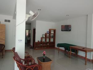 a living room with a green table and chairs at N.D.Hotel in Ko Lanta