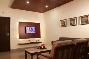 Een TV en/of entertainmentcenter bij Bhasuri Inn Guruvayoor
