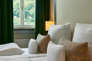 Postel nebo postele na pokoji v ubytování Hotel Elbresidenz an der Therme
