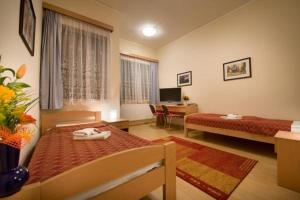 Łóżko lub łóżka w pokoju w obiekcie Grand Hotel