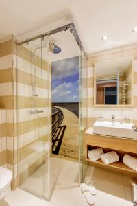 חדר רחצה ב-Hotel Nordseeküste by Center Parcs +16 תמונות