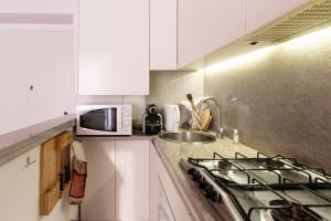 Kuchyňa alebo kuchynka v ubytovaní Anfiteatro Apartment in Brera