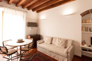Posedenie v ubytovaní Anfiteatro Apartment in Brera