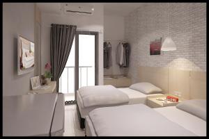מיטה או מיטות בחדר ב-Expressia Stay at Serpong Greenview Apartment