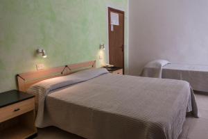A bed or beds in a room at Hotel Villa Rita