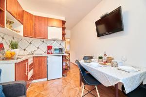 Kuchyň nebo kuchyňský kout v ubytování Apartments Noa