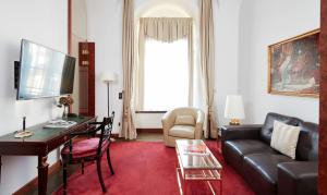 a living room with a couch and a table at Living Hotel De Medici in Düsseldorf