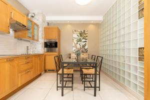 Kuchyň nebo kuchyňský kout v ubytování Apartament Sunrise Spacerowa by Noclegi Renters