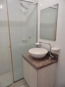 Ένα μπάνιο στο APARTAMENTO CON HERMOSA VlSTA AL MAR EN EL RODADERO